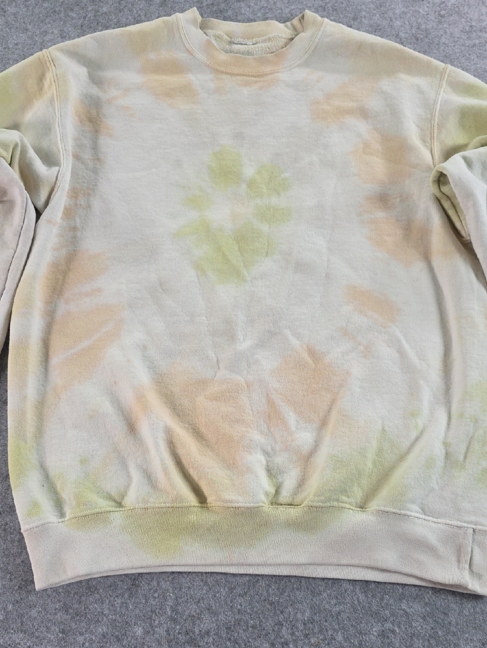 Women's XL Classic Tie-Dye Crewneck Sweatshirt in Pastel Green and Beige - Picture 2 of 6